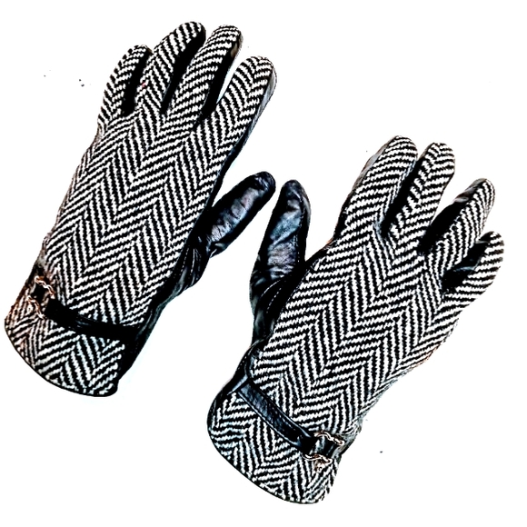 Burberry Accessories - Burberry London Wool and leather gloves
